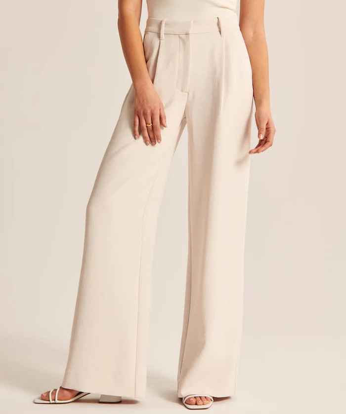 Bežové kalhoty na míru se širokými nohavicemi